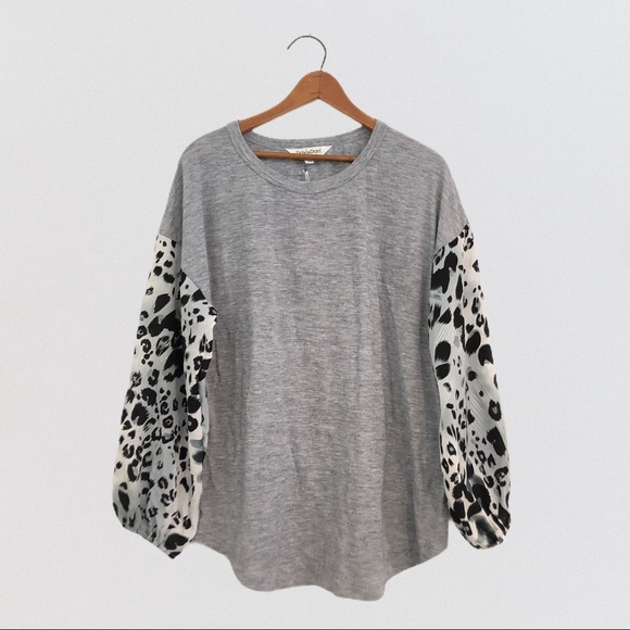 Davi & Dani Tops - NWT Davi & Dani Grey lightweight sweatshirt
